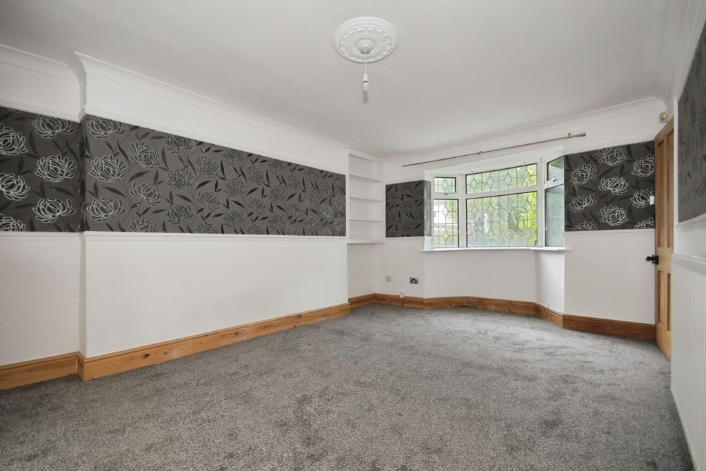 Property photo 3 of 17 Photo