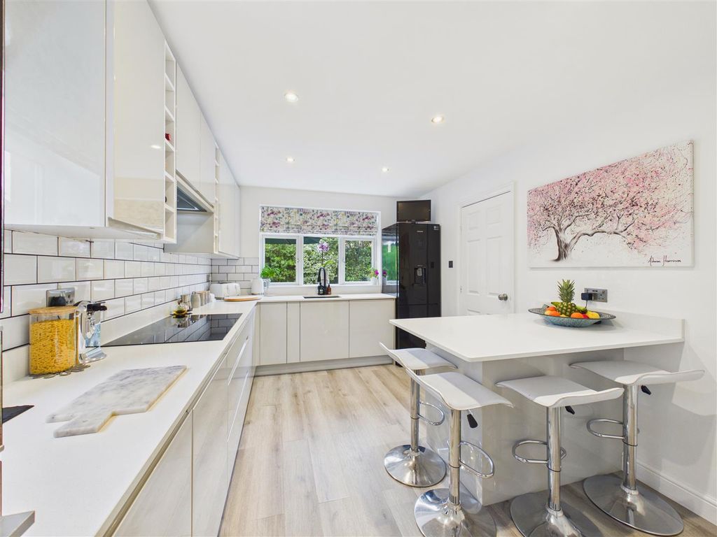 Property photo 2 of 23 Dining Kitchen