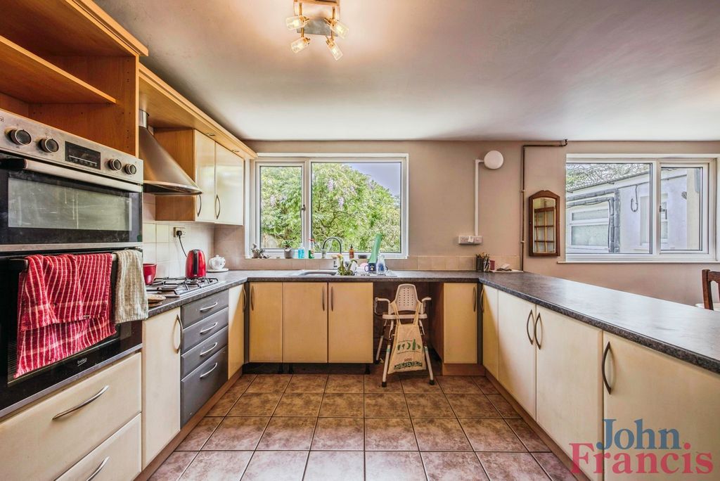 Property photo 3 of 21 Pbox-Img.Jpg