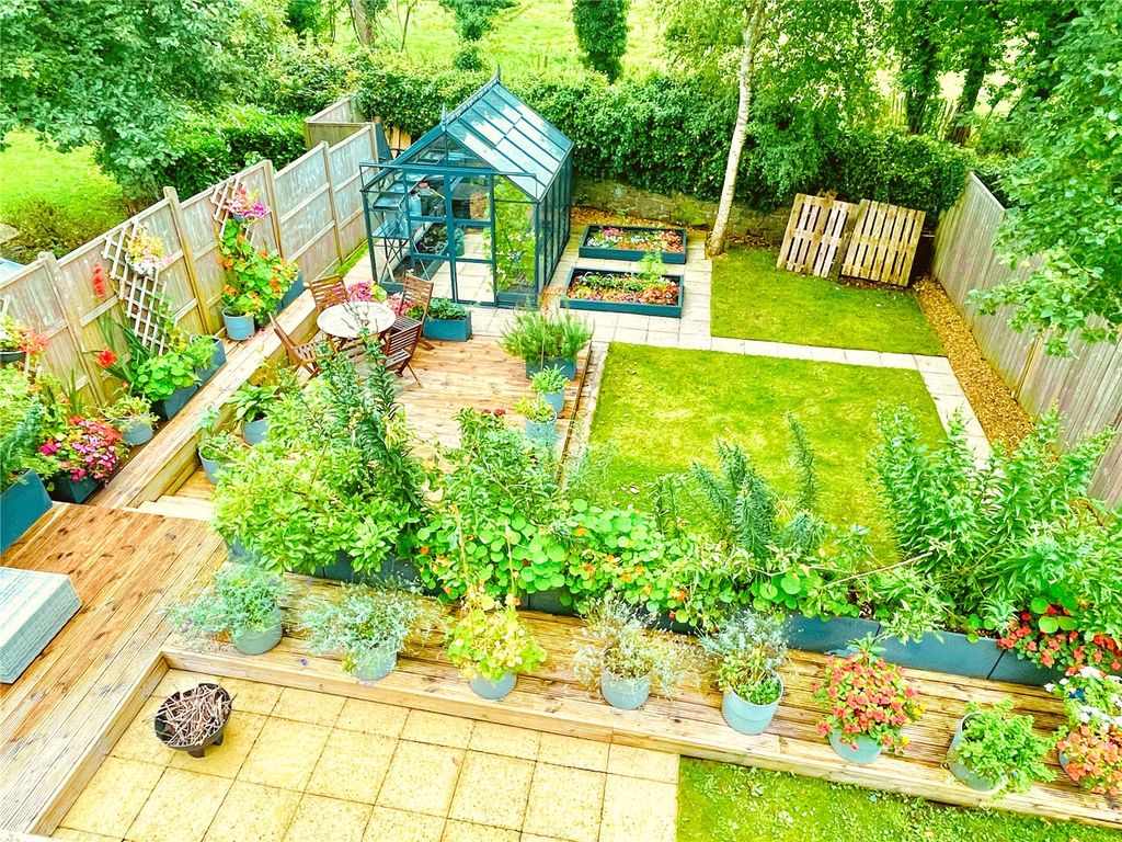 Property photo 3 of 20 Autumn Garden