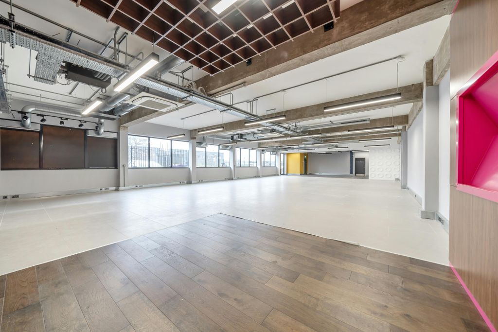 Property photo 2 of 11 957297 5.Jpg