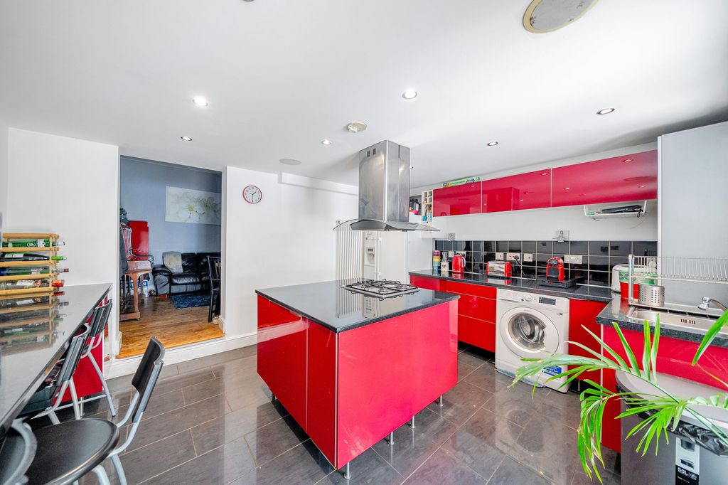 Property photo 2 of 11
