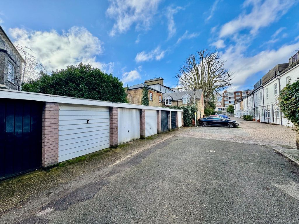 Property photo 1 of 3