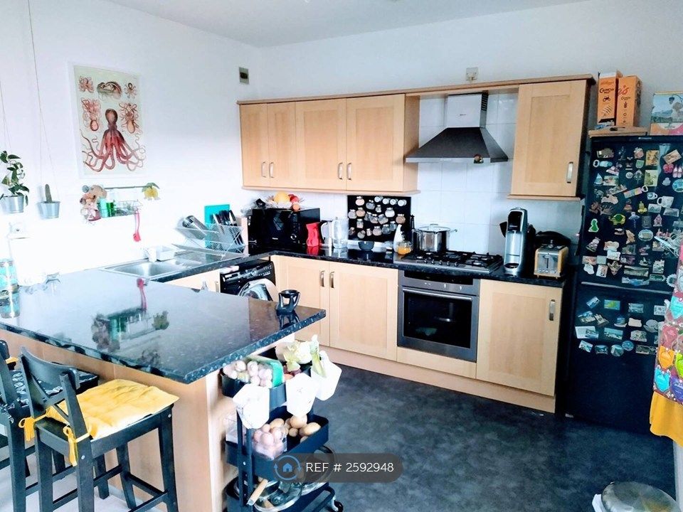 Property photo 3 of 11 Kitchen