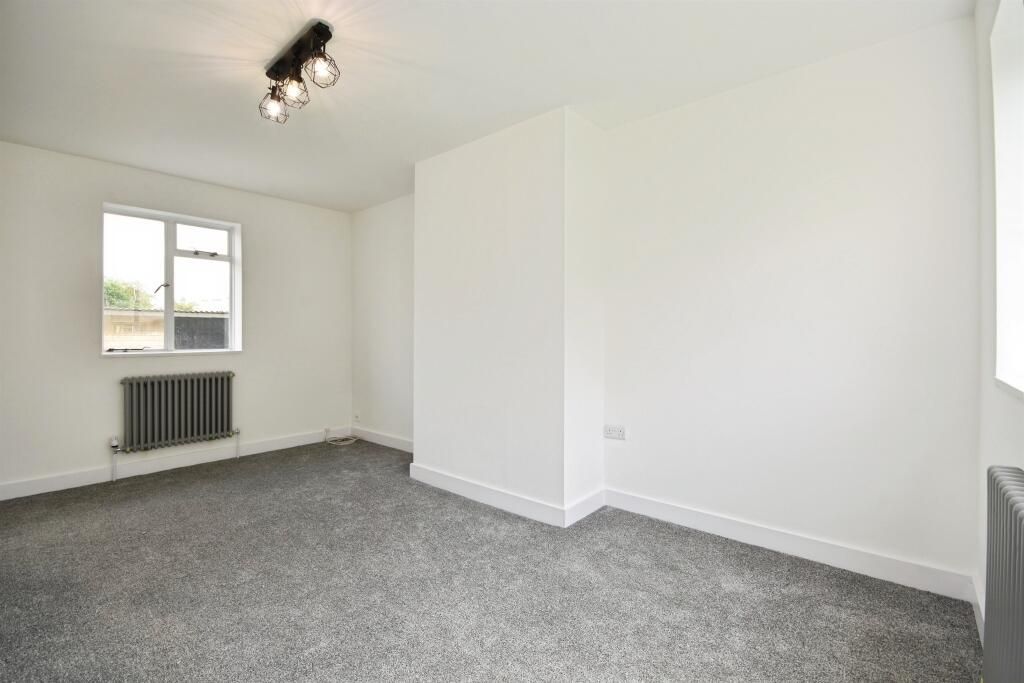 Property photo 1 of 9 Bedroom