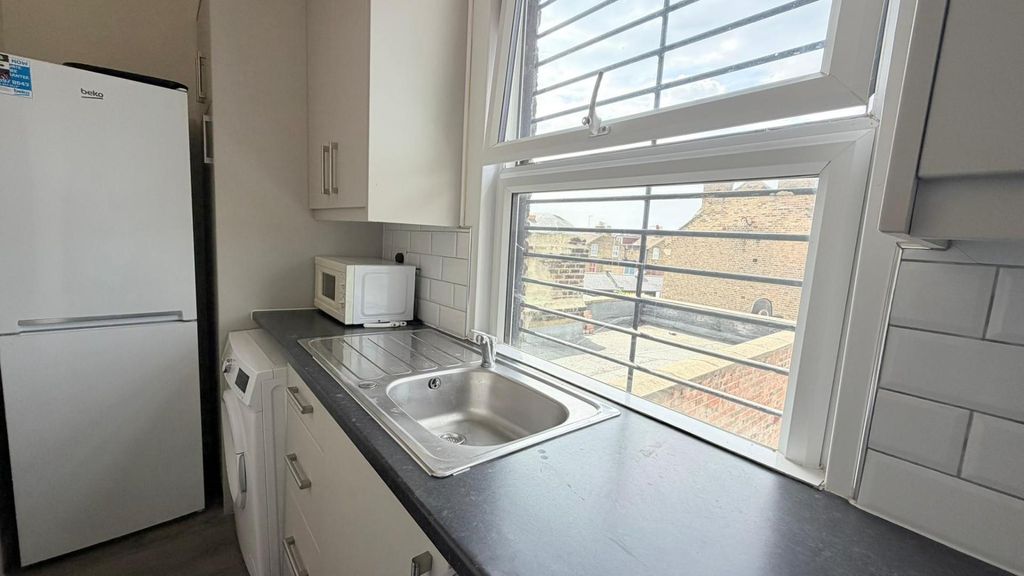 Property photo 2 of 9 Kitchen 2.Jpg