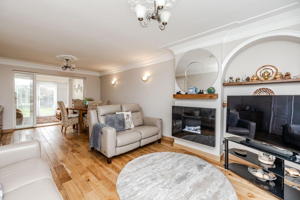 Property photo 3 of 40 Living Room