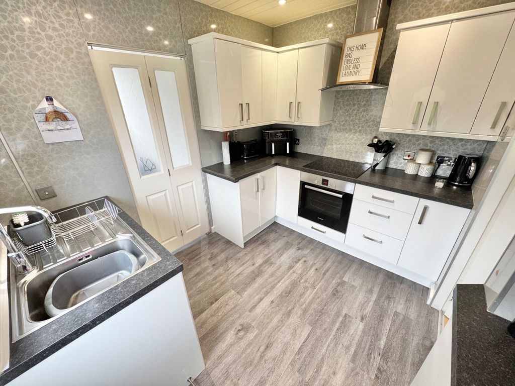 Property photo 3 of 25 Moorhouse Avenue Kitchen Pic