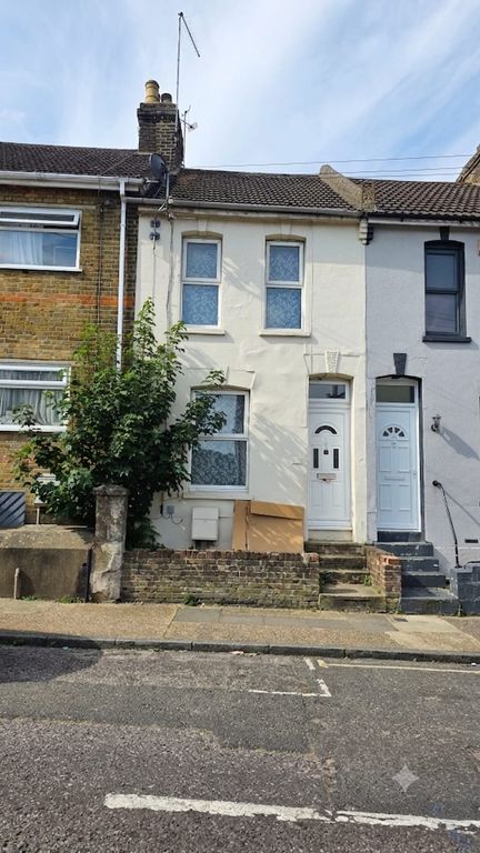 Property photo 1 of 10 3 Bed Terraced House To Rent Portland St, Chatham Me4