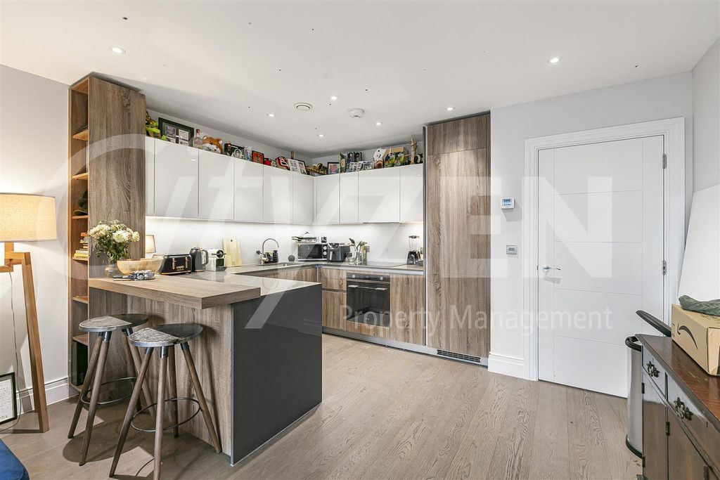 Property photo 3 of 21 Kitchen