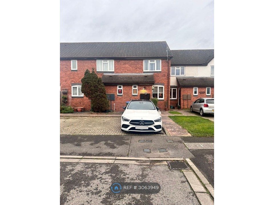 Property photo 1 of 17 Parking Spaces For 2 Cars