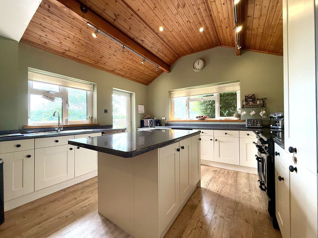 Property photo 3 of 43