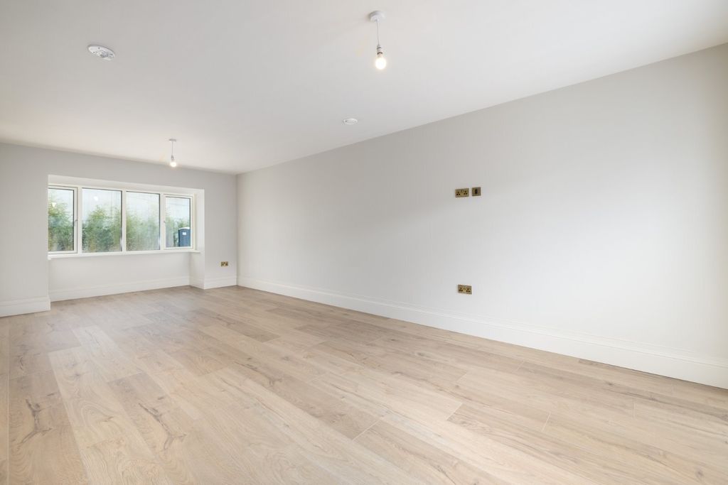 Property photo 2 of 39 Picture No. 01