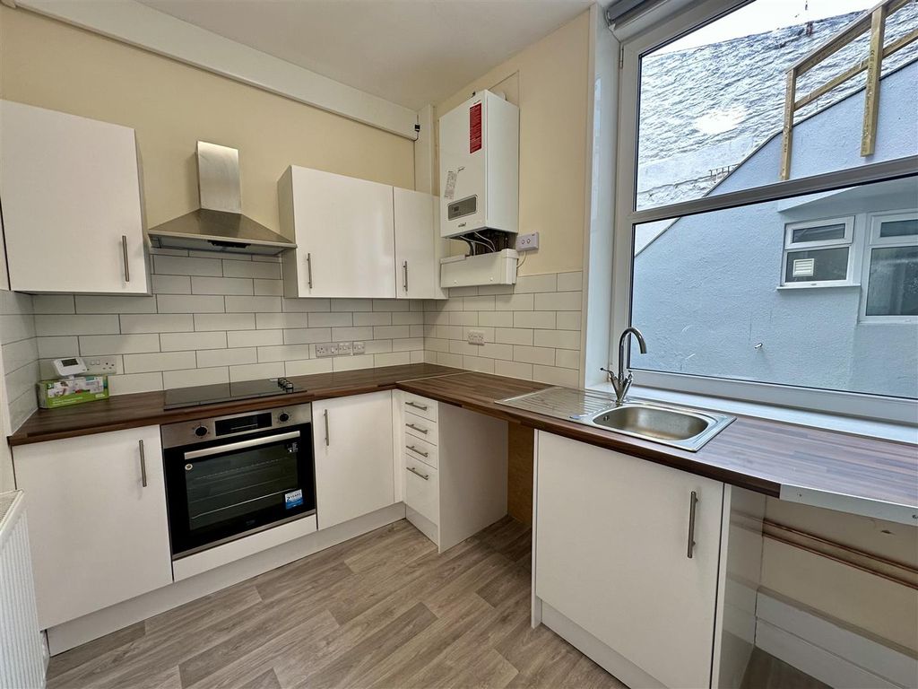 Property photo 3 of 13 Kitchen