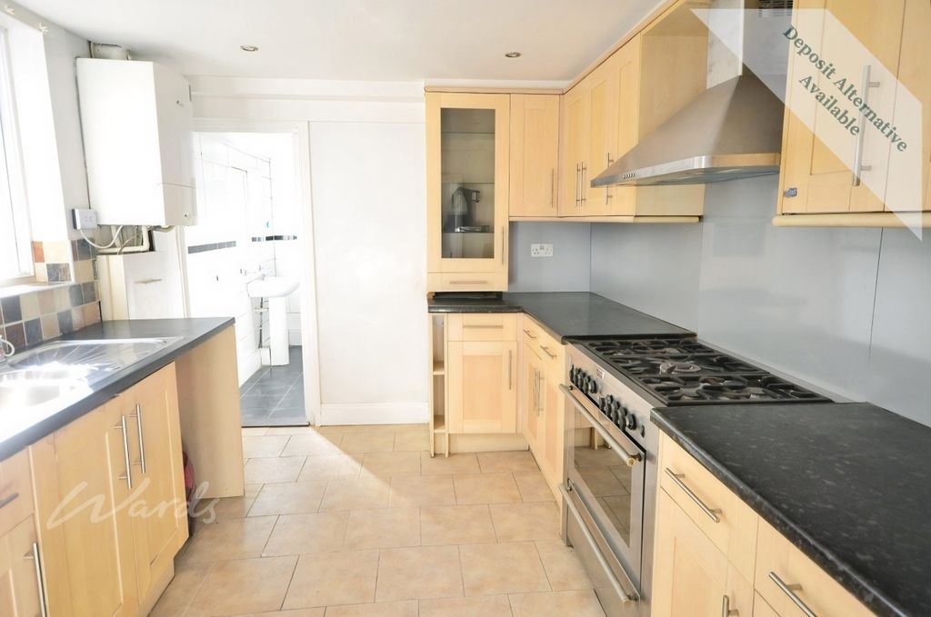 Property photo 2 of 10 College Kitchen