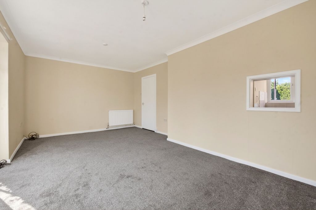 Property photo 3 of 11 Living Room (3)