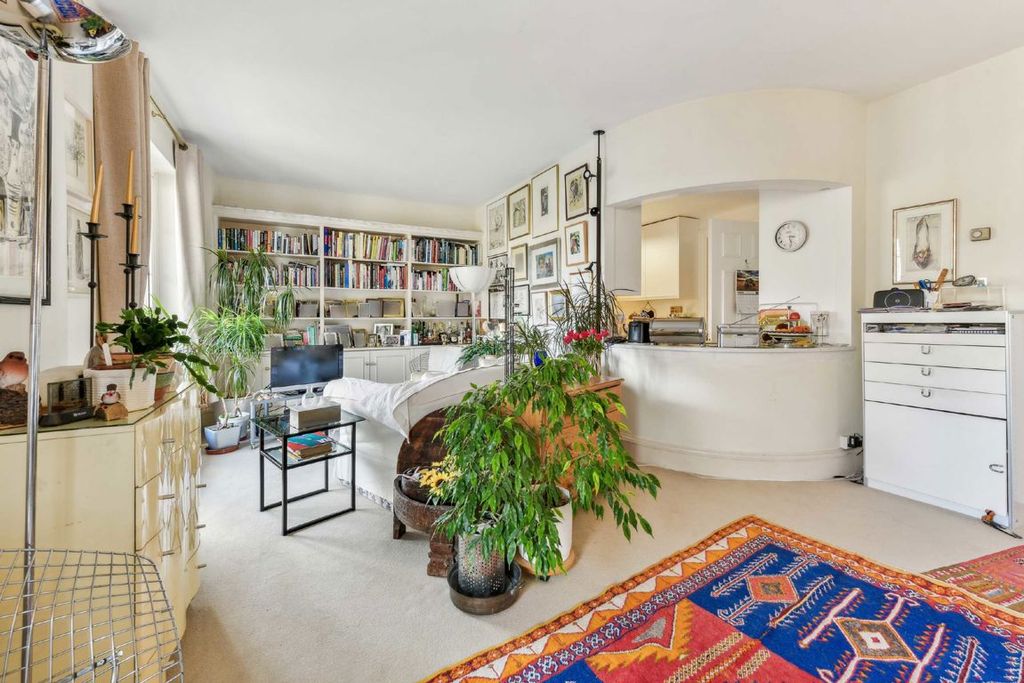 Property photo 3 of 8