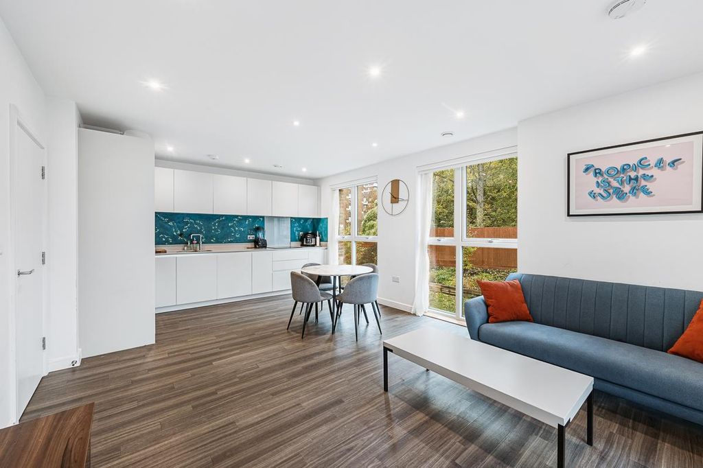 Property photo 2 of 14 8 Howell Court-4.Jpg