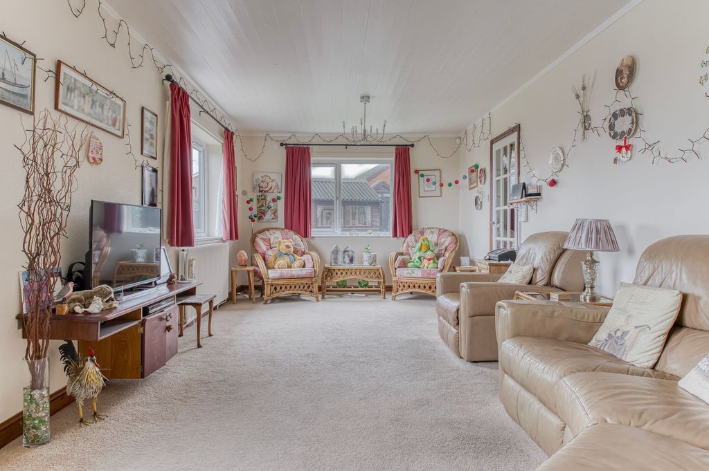 Property photo 3 of 24