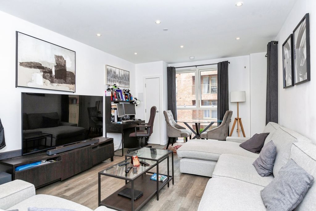 Property photo 2 of 18 Living Room