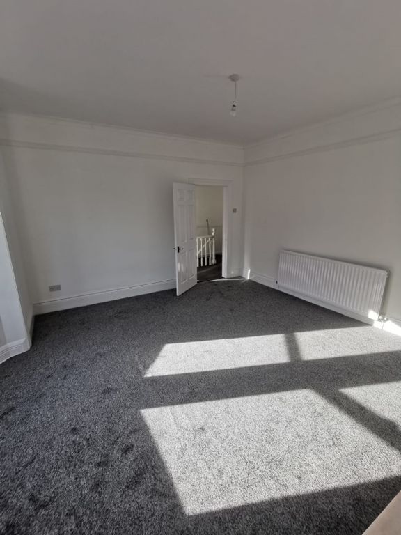 Property photo 2 of 5 82 Gordon 5