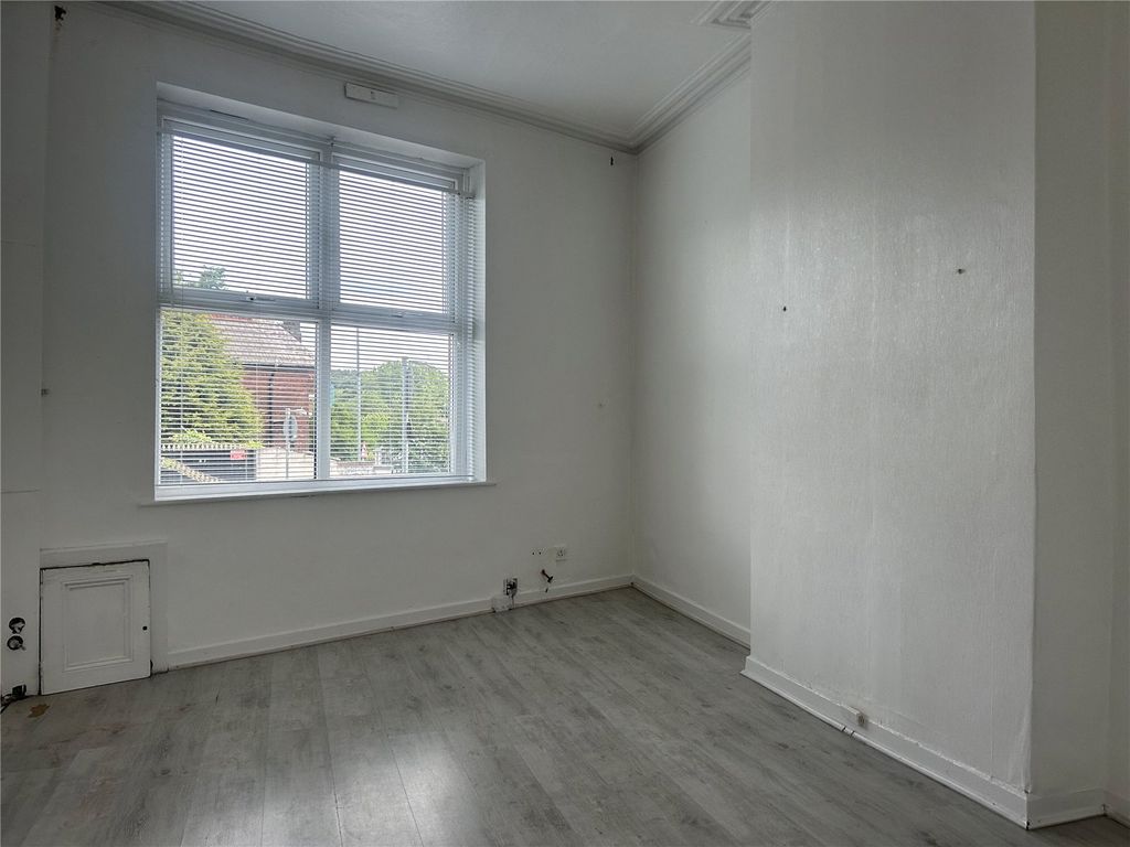 Property photo 2 of 12 Lounge