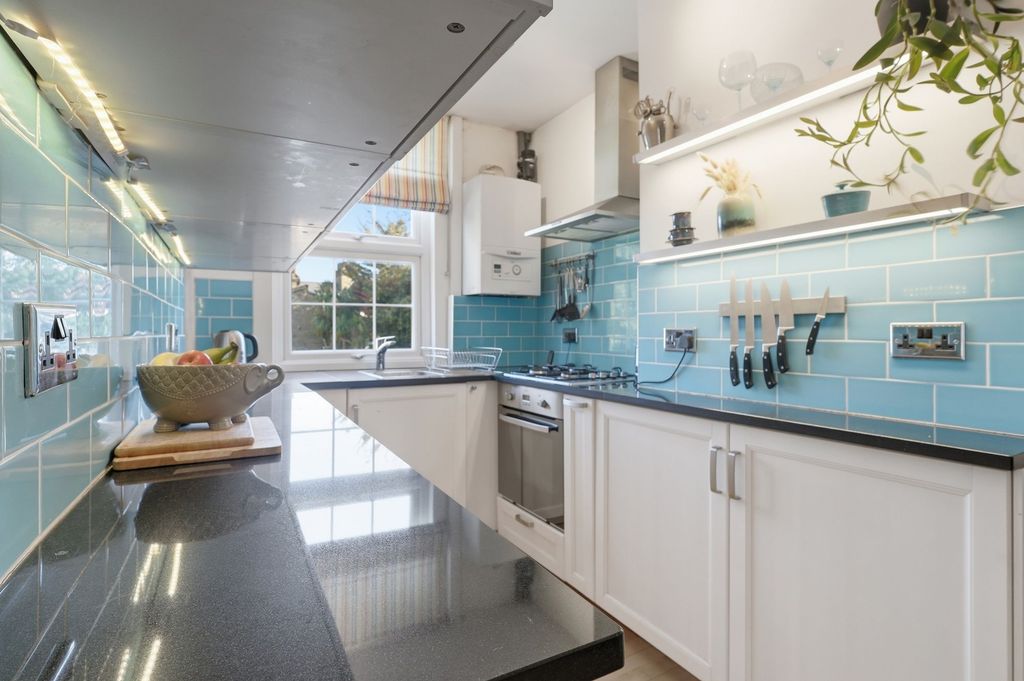 Property photo 3 of 14