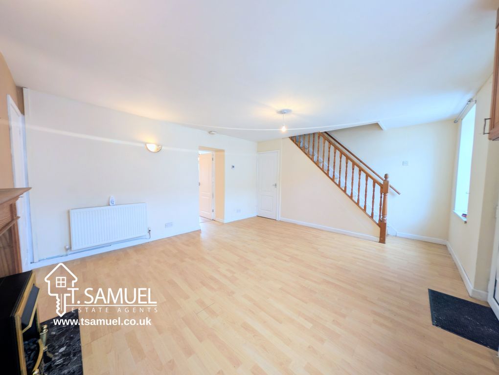 Property photo 3 of 21 Living Room