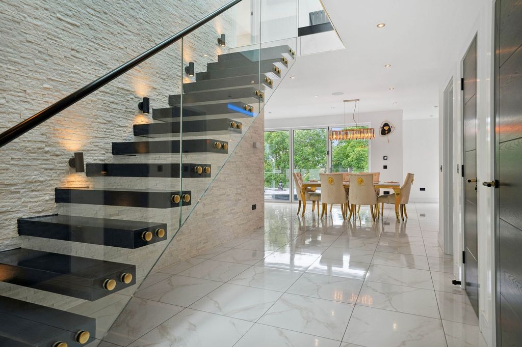 Additional image 5 of 4 bed detached house for saleClyde Grove, Crossford ML8