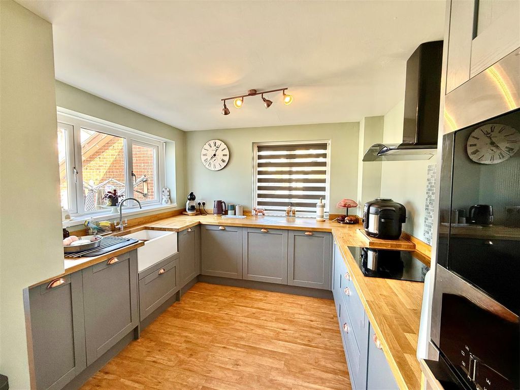 Property photo 3 of 25 Kitchen 1.Jpg