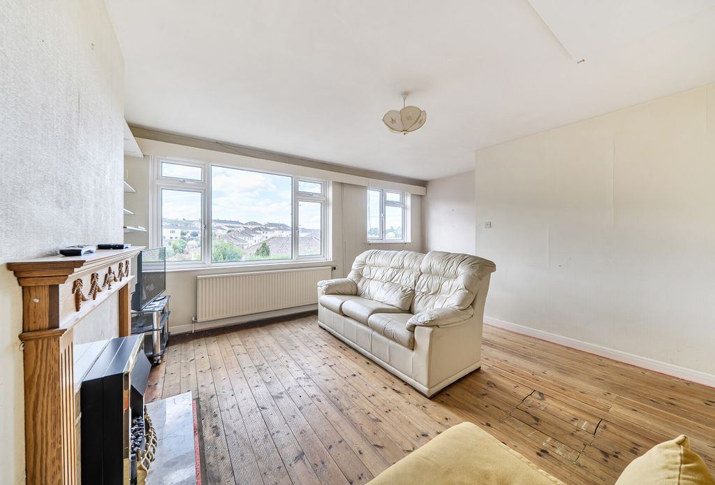 Property photo 3 of 12 Sitting Room