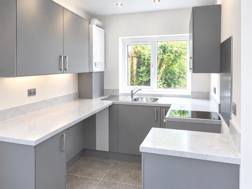 Property photo 2 of 14 Kitchen