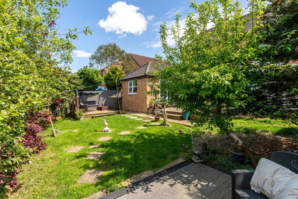 Property photo 2 of 40