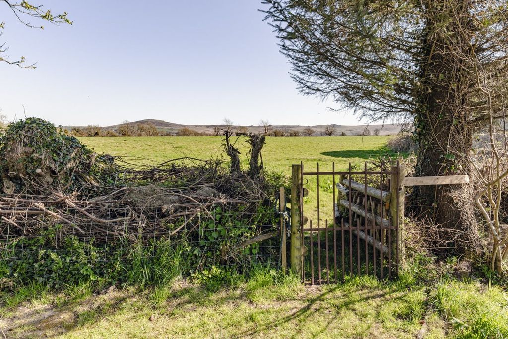 Property photo 1 of 43