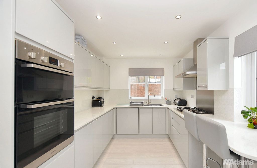 Property photo 1 of 33