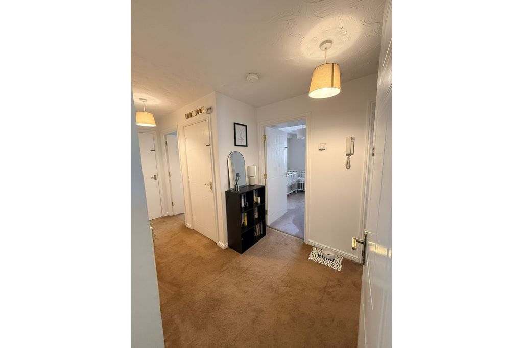 Property photo 2 of 13 Entrance Hall