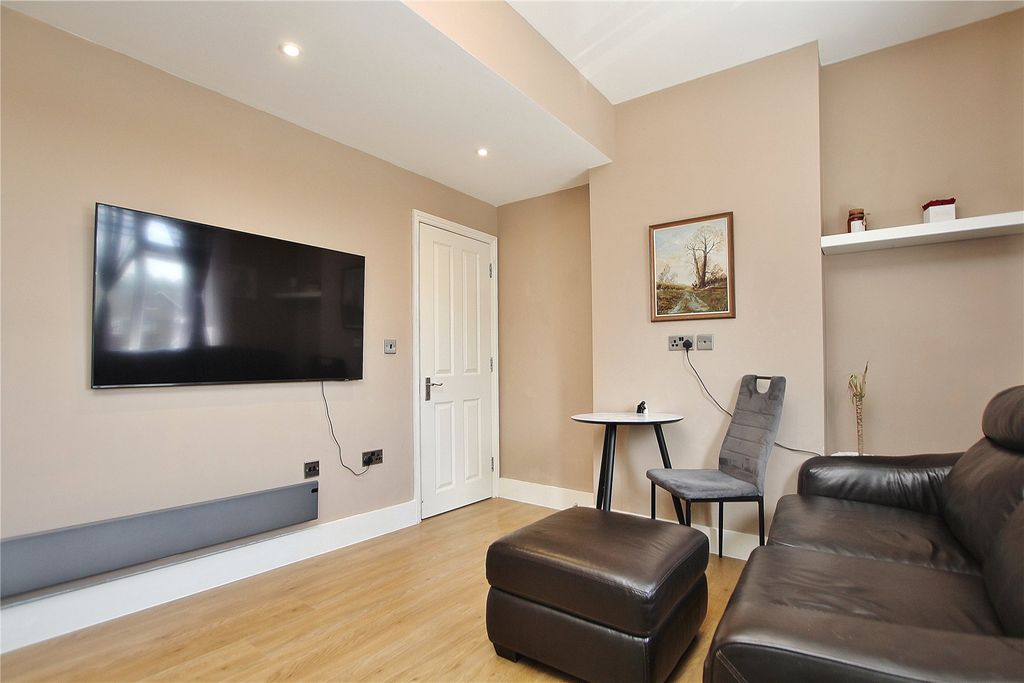 Property photo 3 of 11 Picture No. 17