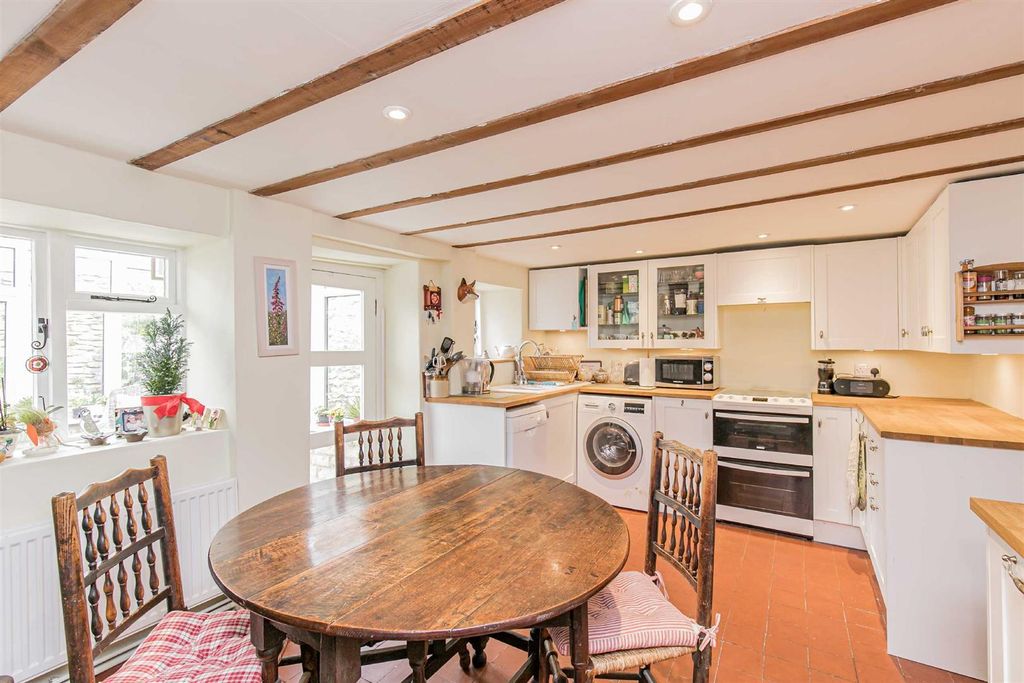 Property photo 3 of 16