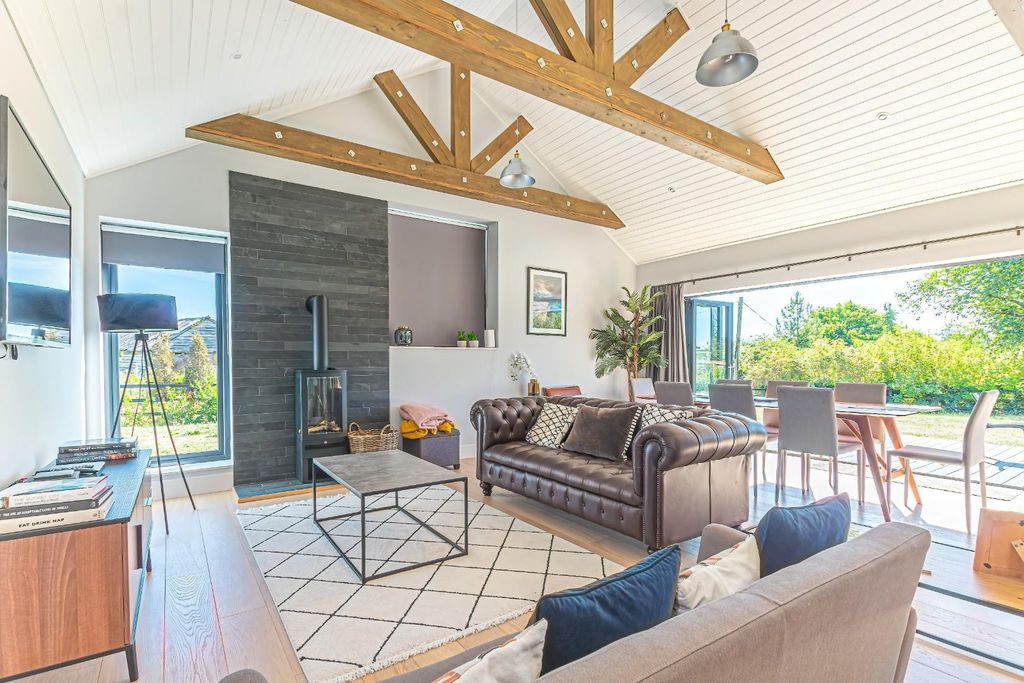 Property photo 3 of 30