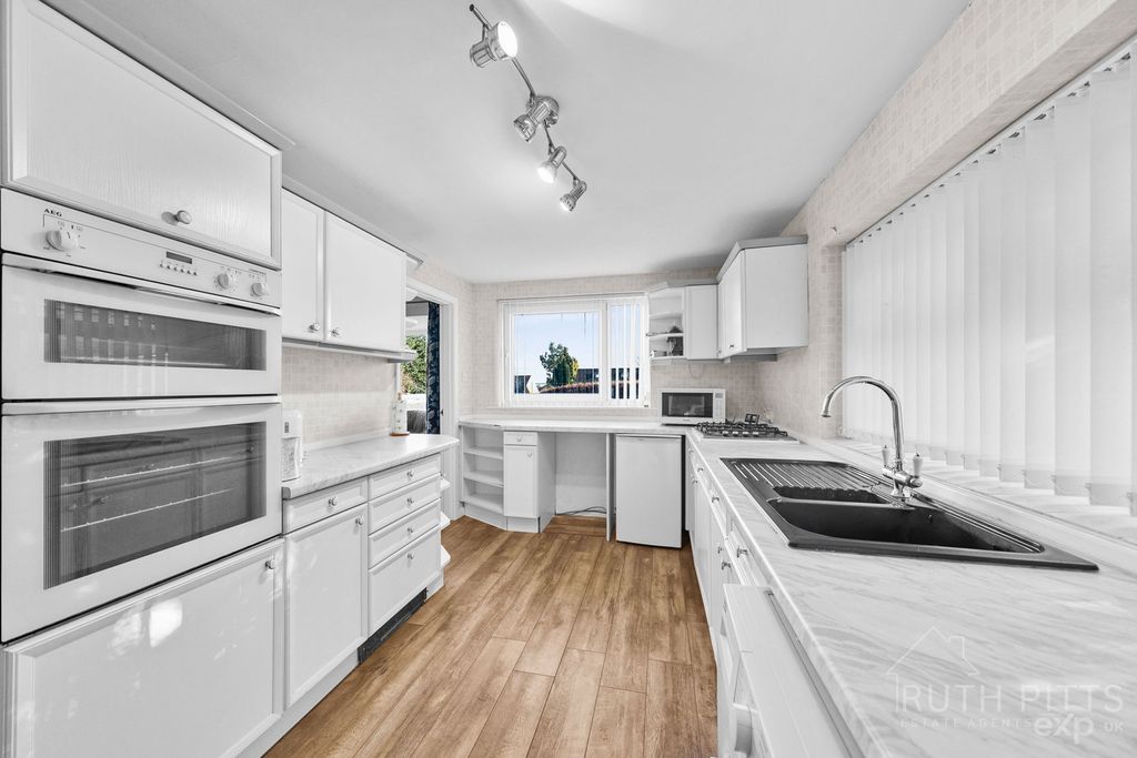 Property photo 3 of 24