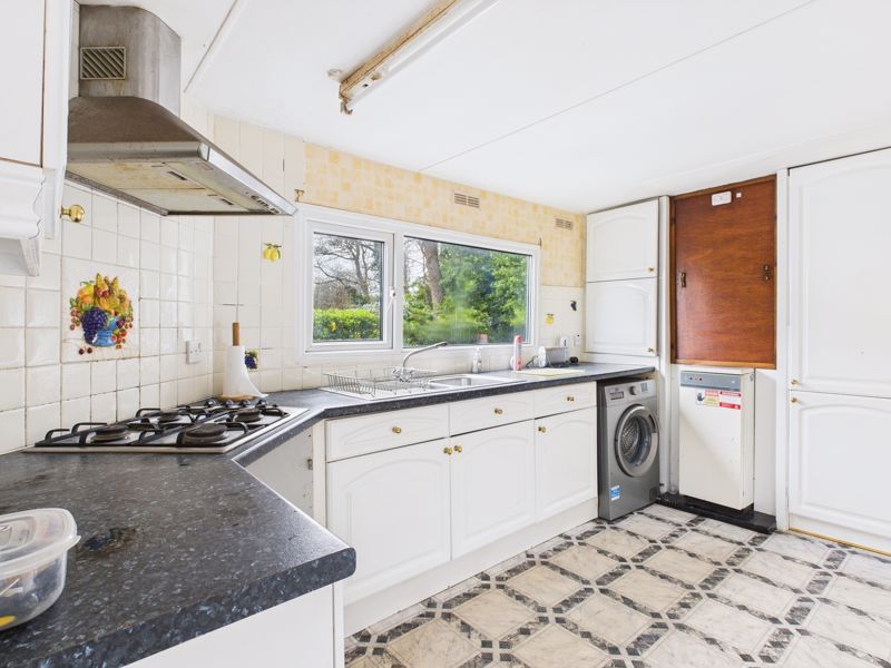 Property photo 2 of 8 Kitchen