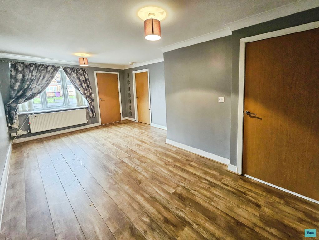 Property photo 2 of 12 Lounge