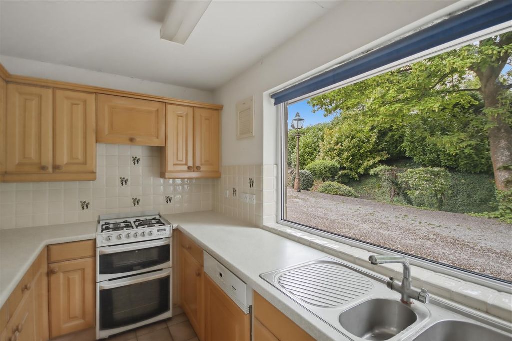 Property photo 3 of 19 Kitchen
