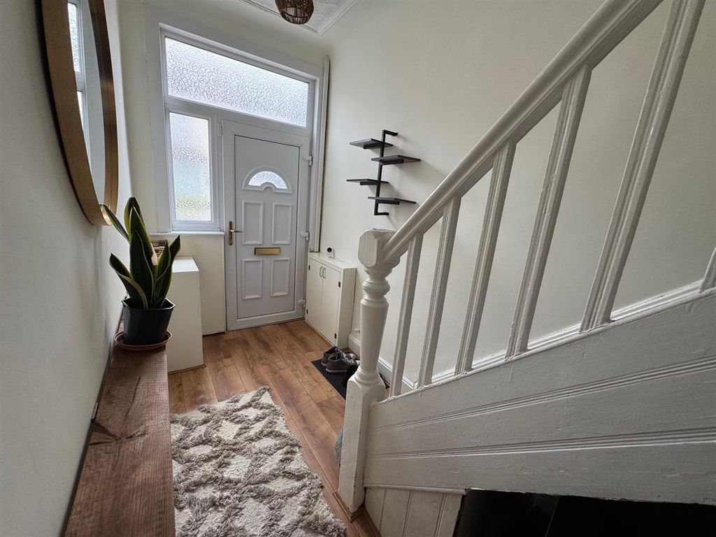 Property photo 2 of 9 Hall