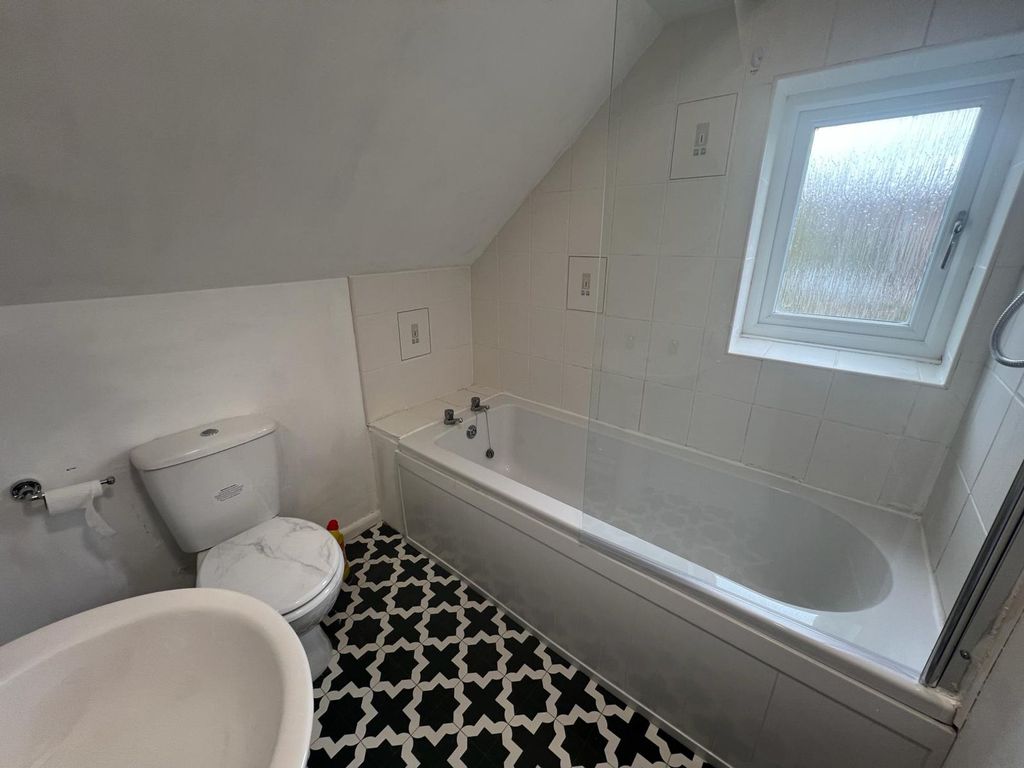 Property photo 3 of 7 Bathroom