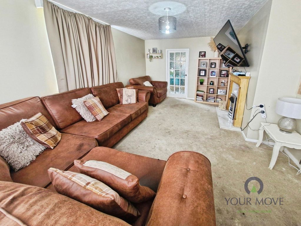 Property photo 2 of 16 Lounge