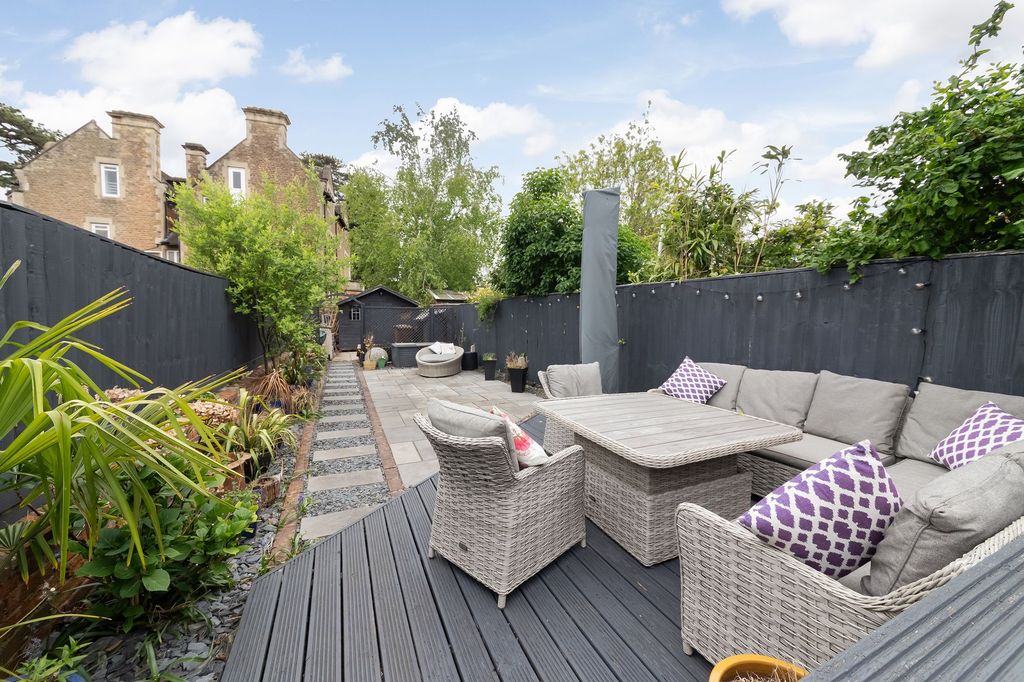 Property photo 2 of 21