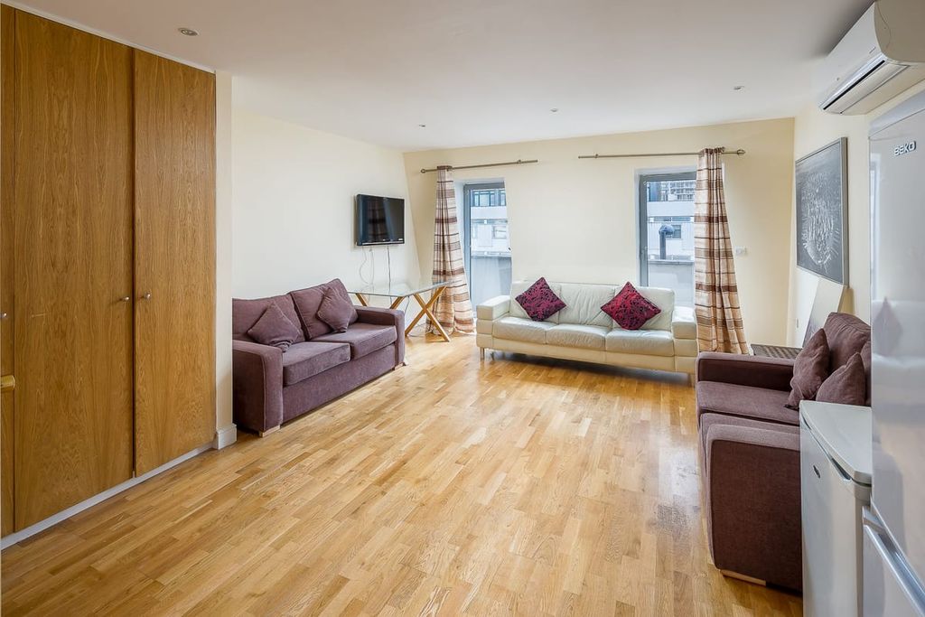 Property photo 2 of 7