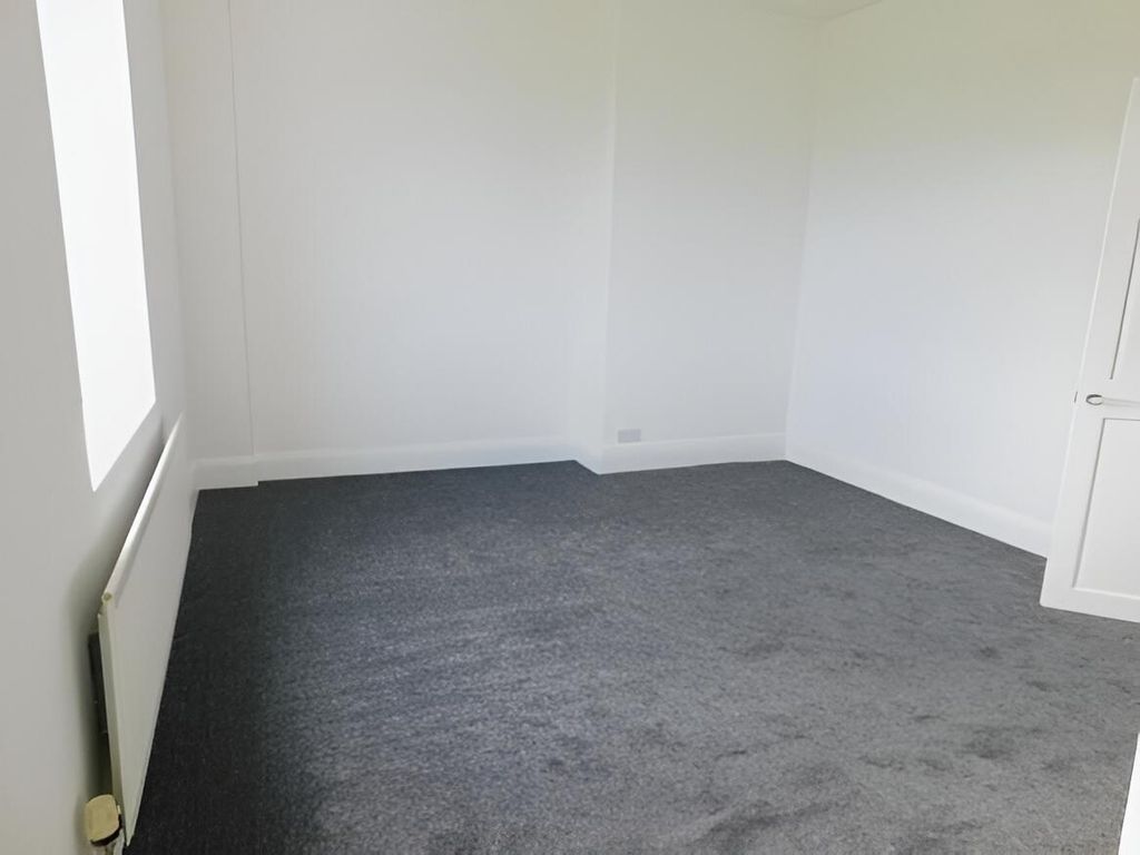 Property photo 2 of 10 Bedroom