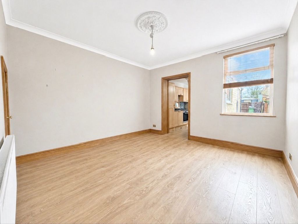 Property photo 3 of 11 Sitting Dining Room